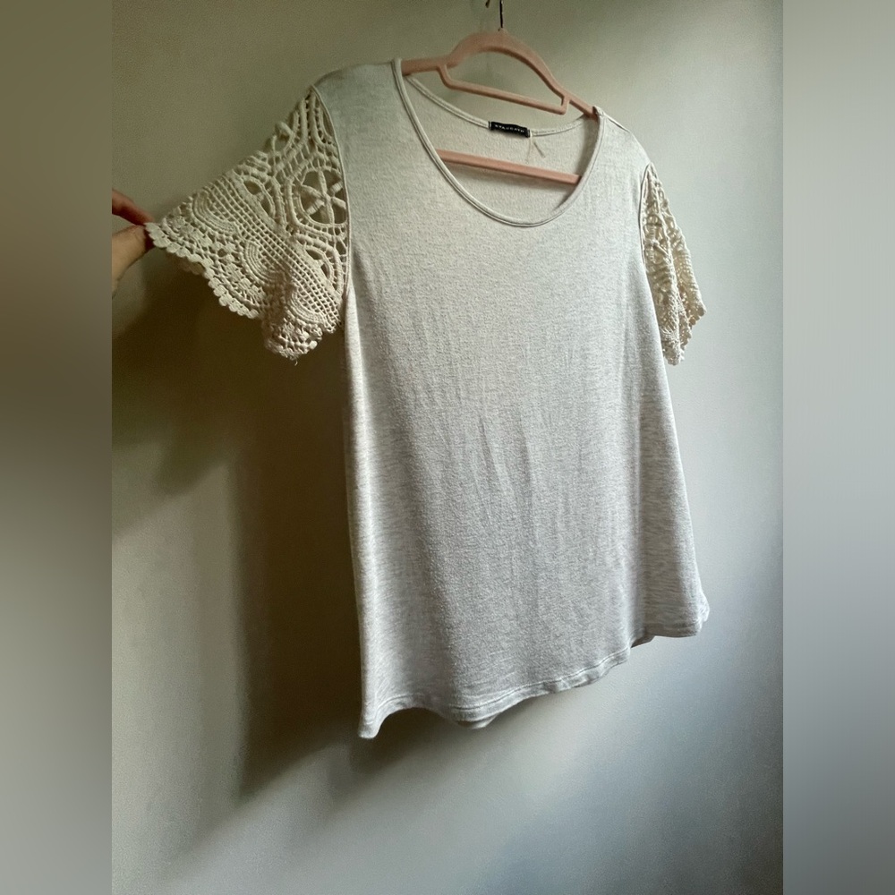 Staccato Cream Lace Sleeved Tee Shirt Size Medium
